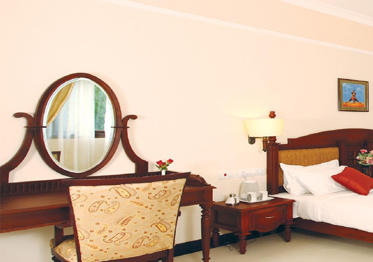 Grand Thekkady Hotel Kumily Bagian luar foto