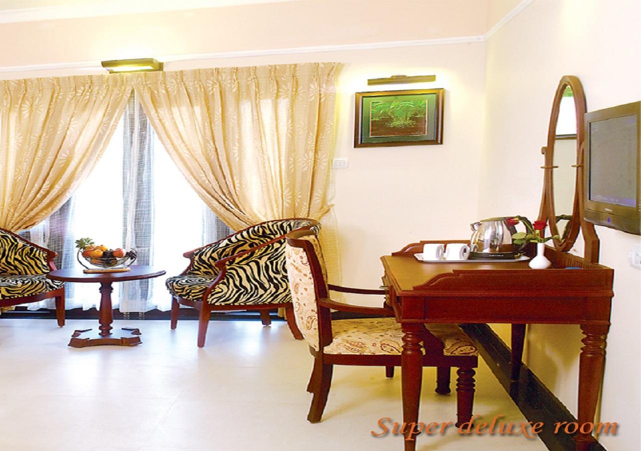 Grand Thekkady Hotel Kumily Bagian luar foto