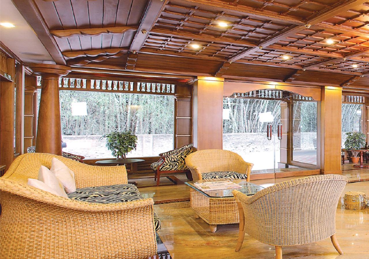 Grand Thekkady Hotel Kumily Bagian luar foto