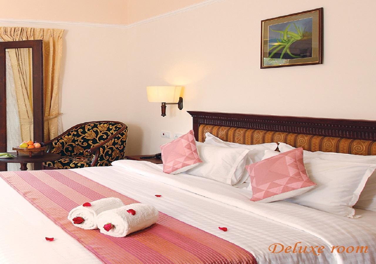 Grand Thekkady Hotel Kumily Bagian luar foto
