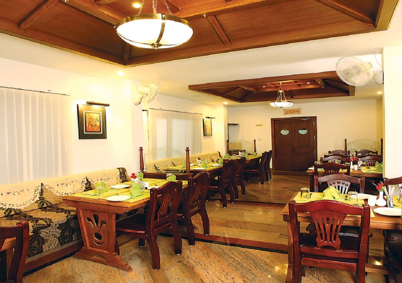 Grand Thekkady Hotel Kumily Bagian luar foto