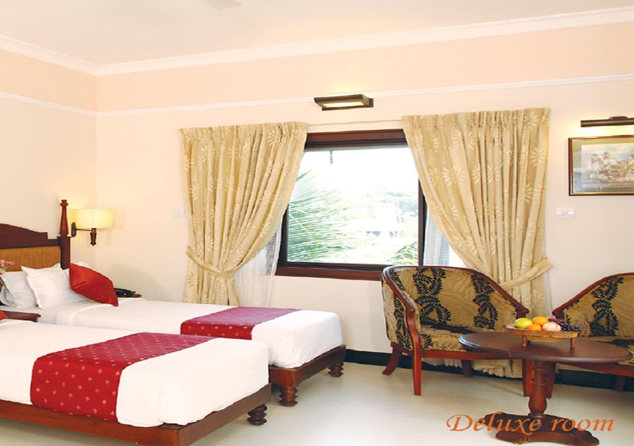 Grand Thekkady Hotel Kumily Bagian luar foto