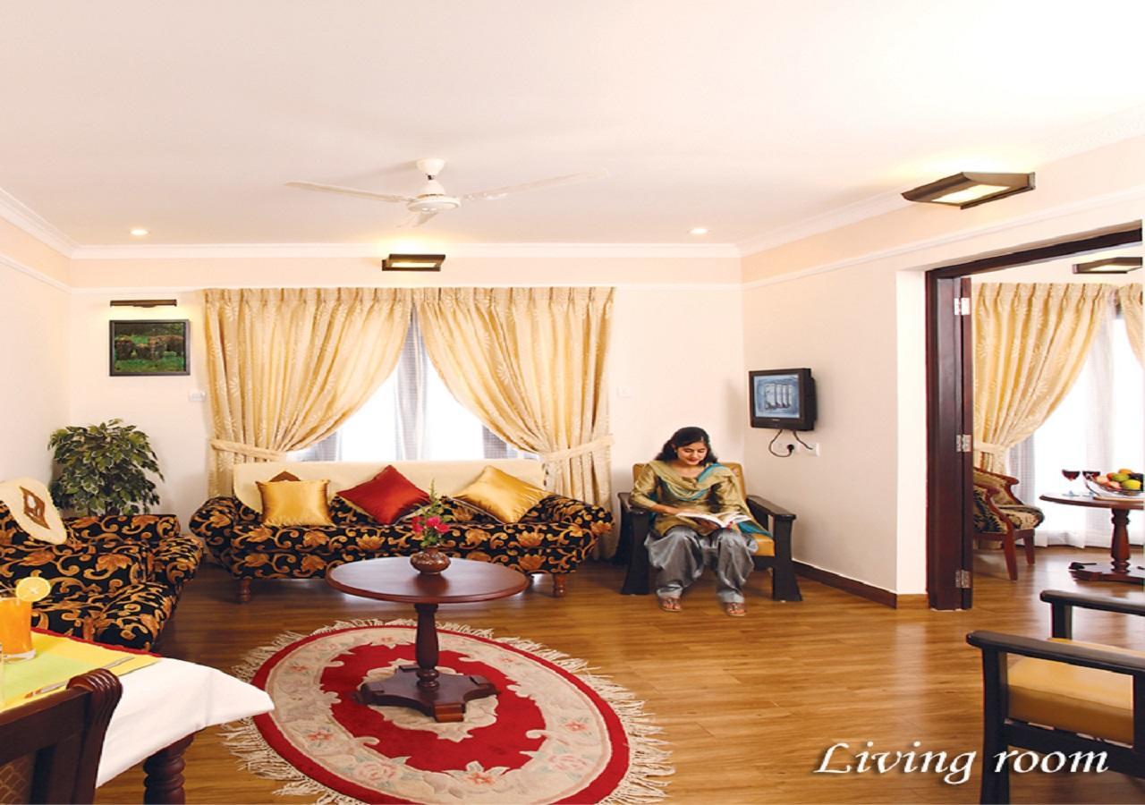 Grand Thekkady Hotel Kumily Bagian luar foto