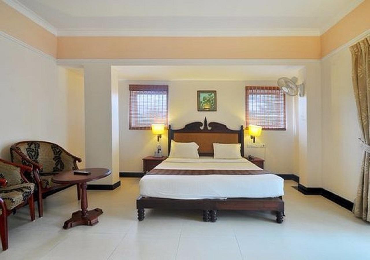 Grand Thekkady Hotel Kumily Bagian luar foto