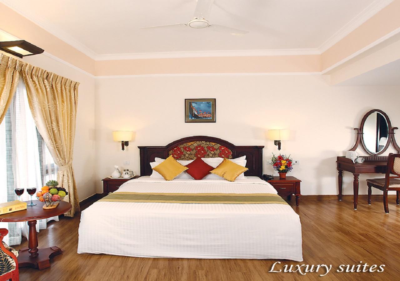Grand Thekkady Hotel Kumily Bagian luar foto